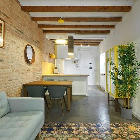 64 Apartment In A Typical Barcelona'S Old Building Dış mekan fotoğraf