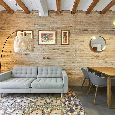 64 Apartment In A Typical Barcelona'S Old Building Dış mekan fotoğraf