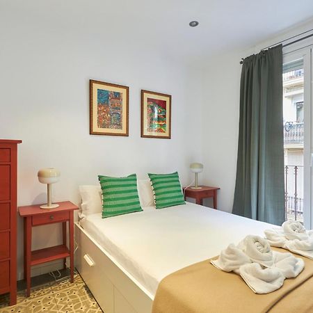 64 Apartment In A Typical Barcelona'S Old Building Dış mekan fotoğraf