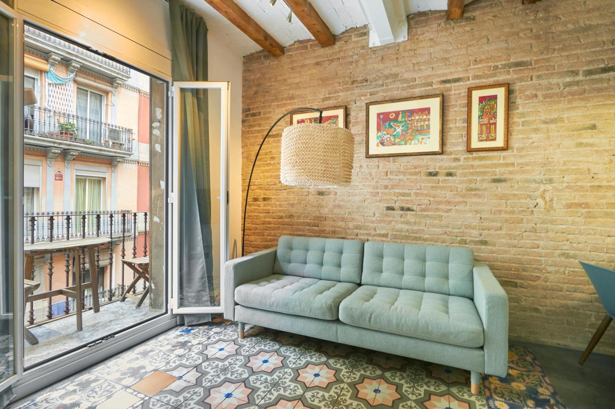 64 Apartment In A Typical Barcelona'S Old Building Dış mekan fotoğraf