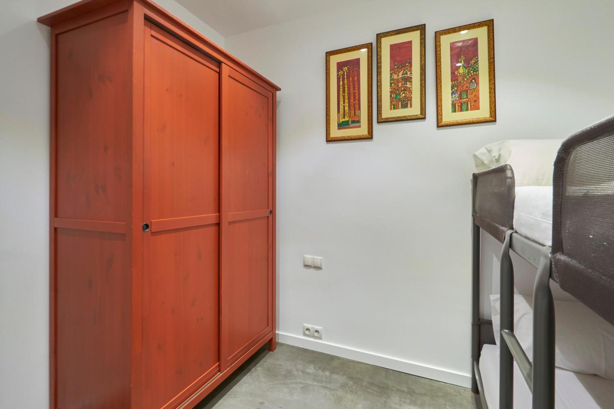 64 Apartment In A Typical Barcelona'S Old Building Dış mekan fotoğraf