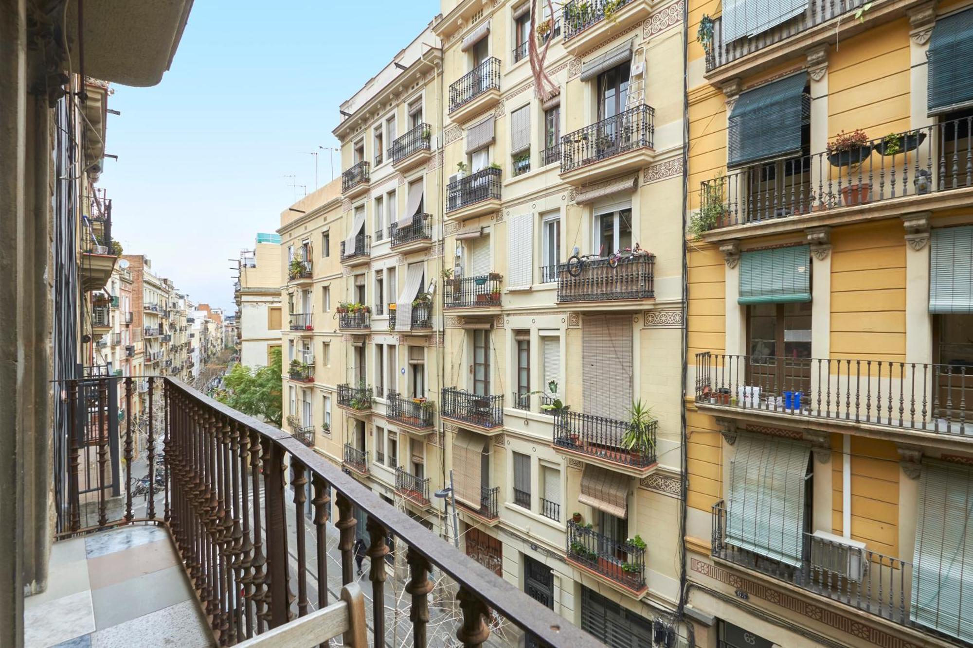 64 Apartment In A Typical Barcelona'S Old Building Dış mekan fotoğraf